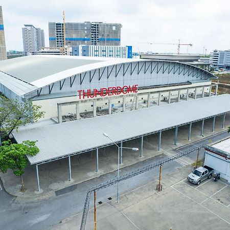 Beige Poshtels + Netflix Bangkok Exterior foto