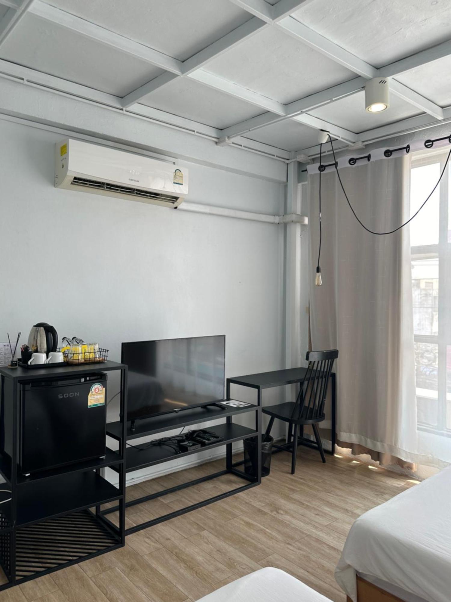 Beige Poshtels + Netflix Bangkok Exterior foto