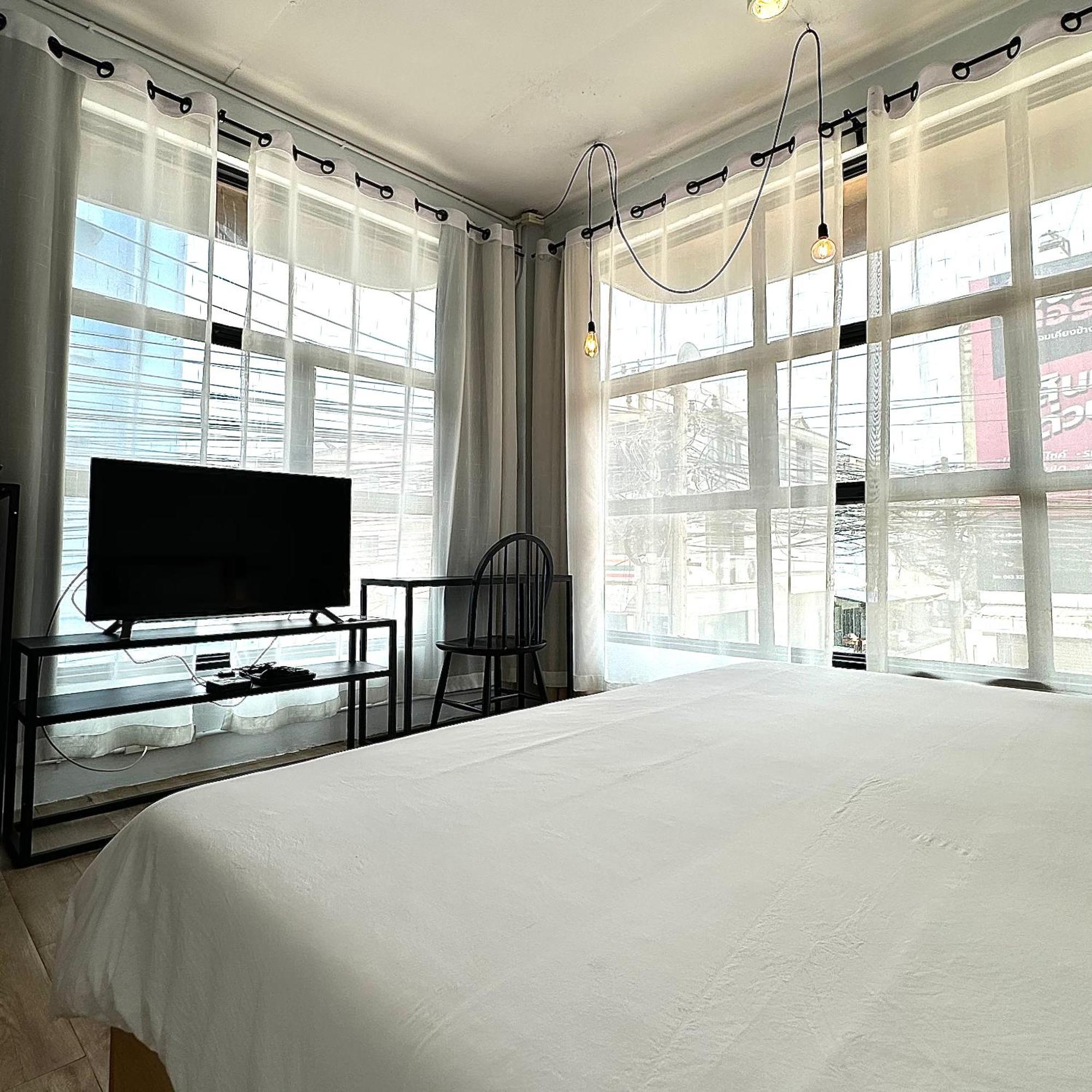 Beige Poshtels + Netflix Bangkok Exterior foto