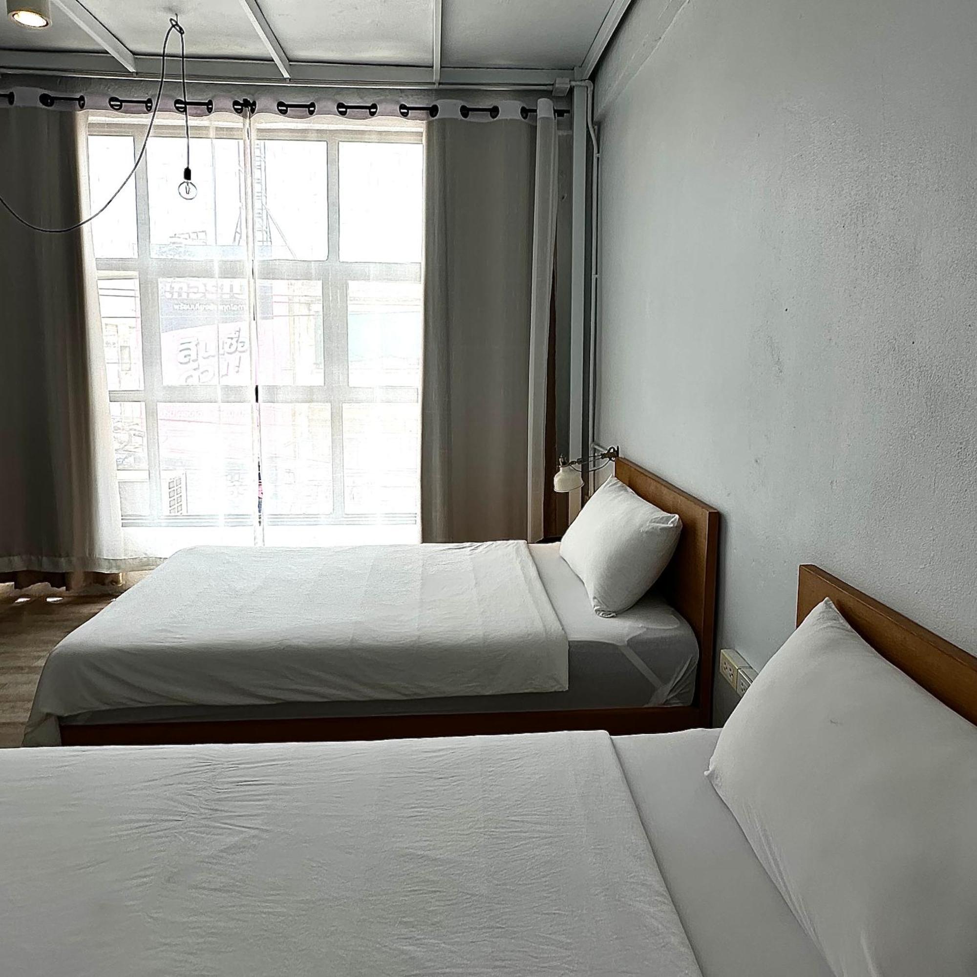 Beige Poshtels + Netflix Bangkok Exterior foto