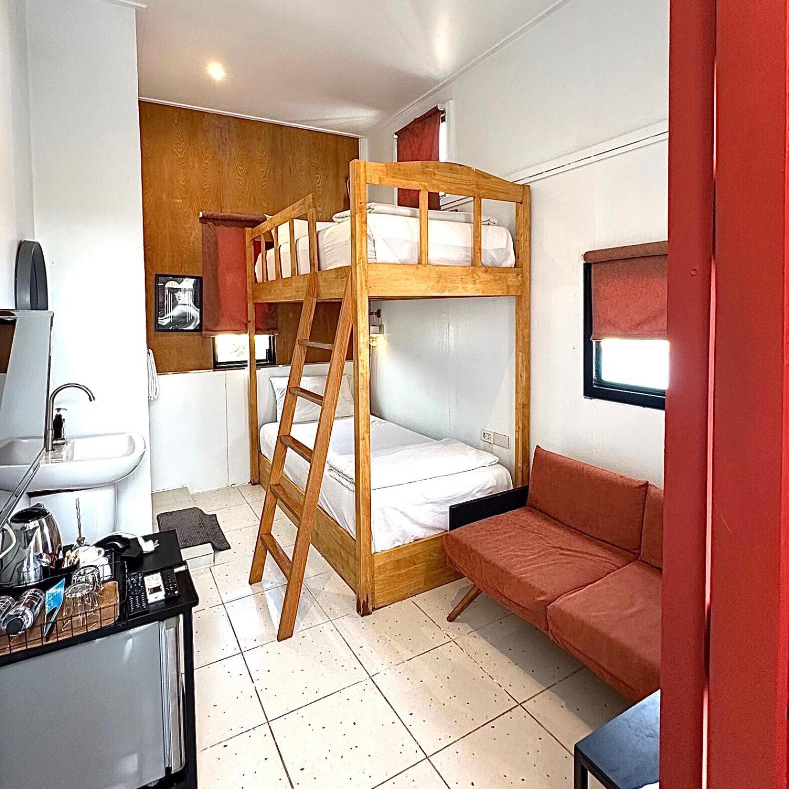 Beige Poshtels + Netflix Bangkok Exterior foto
